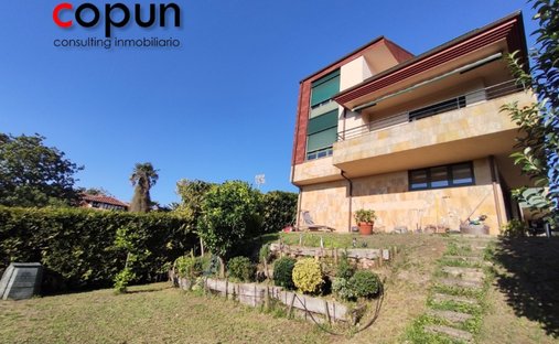 House in El Cristo y Buenavista, Oviedo, Spain 1