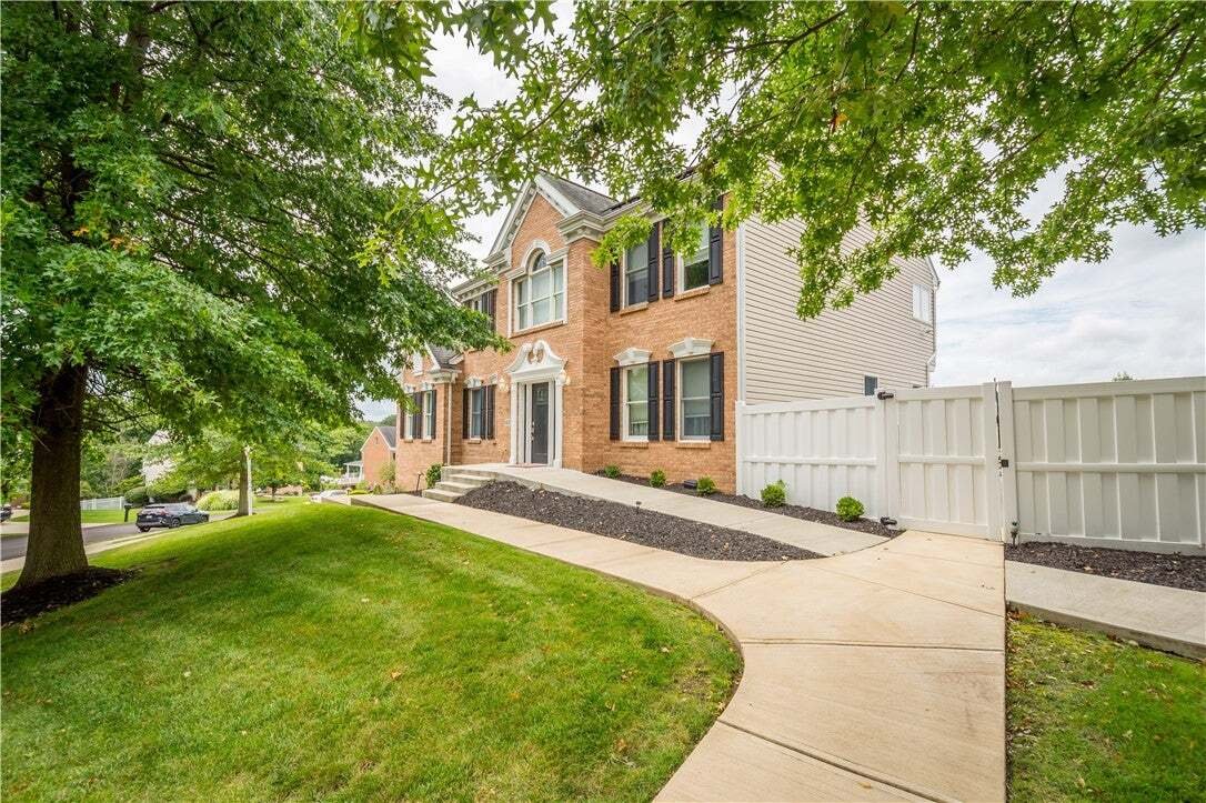 House in Bridgeville, Pennsylvania, United States 3 - 18852575