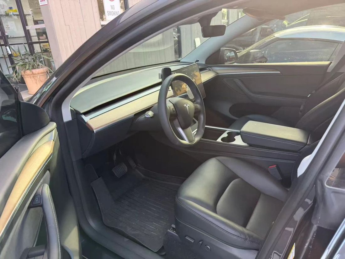 Suv in Costa Mesa, CA, United States 3 - 18856007