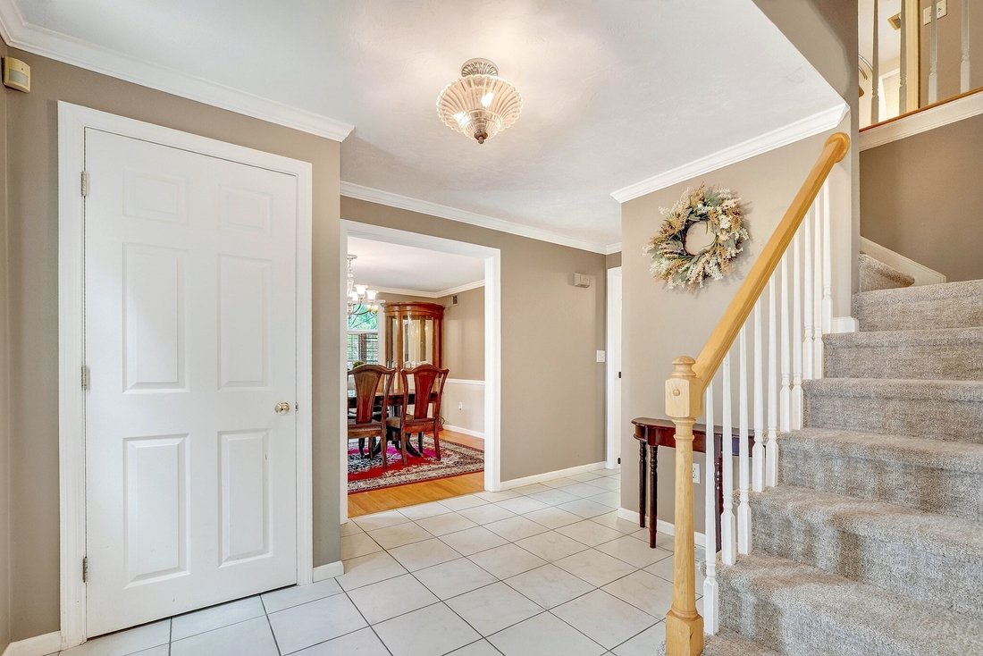 House in Milford, Massachusetts, United States 2 - 18846641