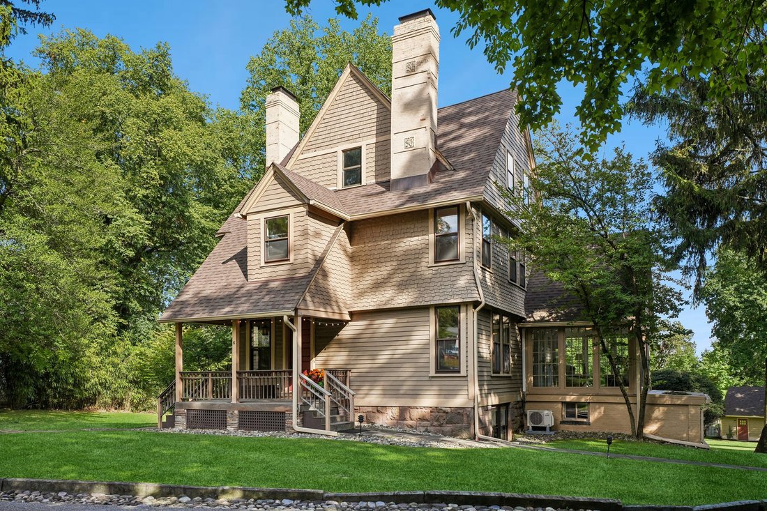 House in Arlington, Massachusetts, United States 2 - 18843516