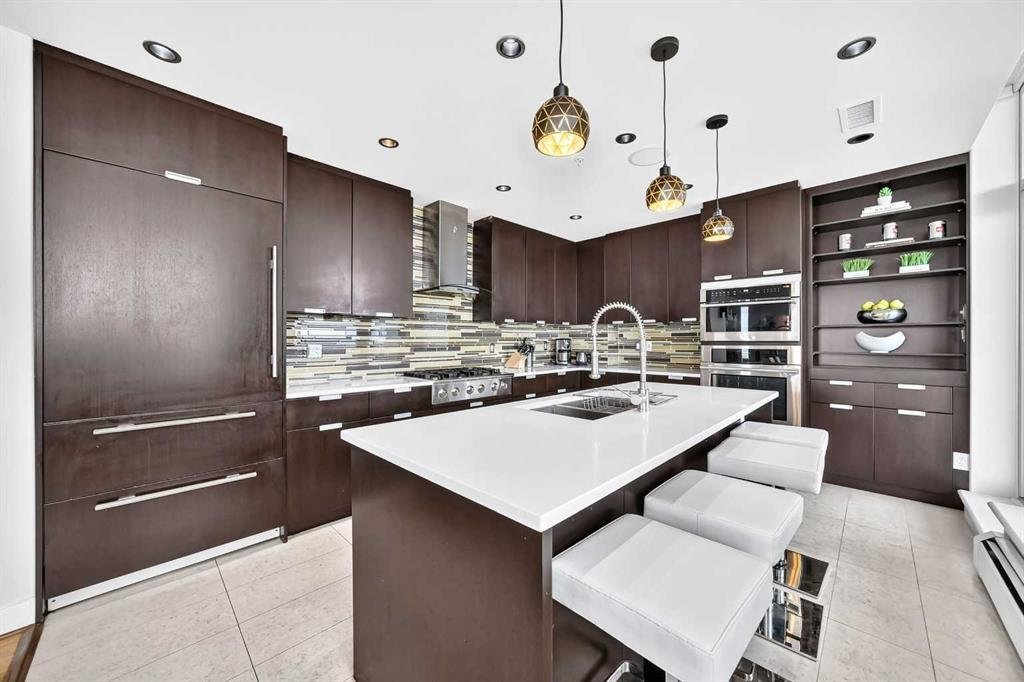House in Calgary, Alberta, Canada 5 - 18854073