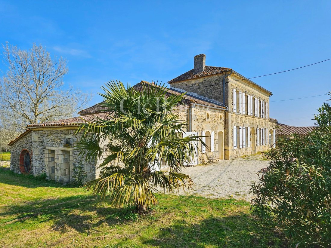 House in Sauveterre-de-Guyenne, Nouvelle-Aquitaine, France 1 - 18853472