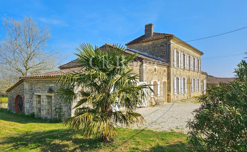 House in Sauveterre-de-Guyenne, Nouvelle-Aquitaine, France 1