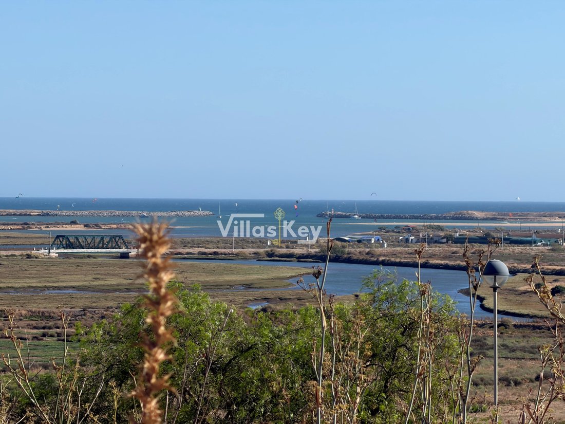 Villa in Mexilhoeira Grande, Algarve, Portugal 1 - 13893400