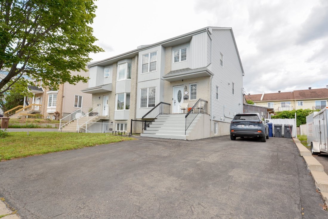 Casa a Laval, Québec, Canada 1 - 18503262