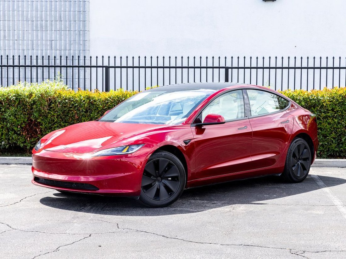 Sedan in Azusa, CA, United States 5 - 18699642