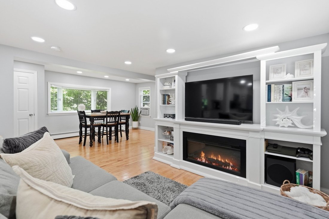 House in Saugus, Massachusetts, United States 3 - 18843054