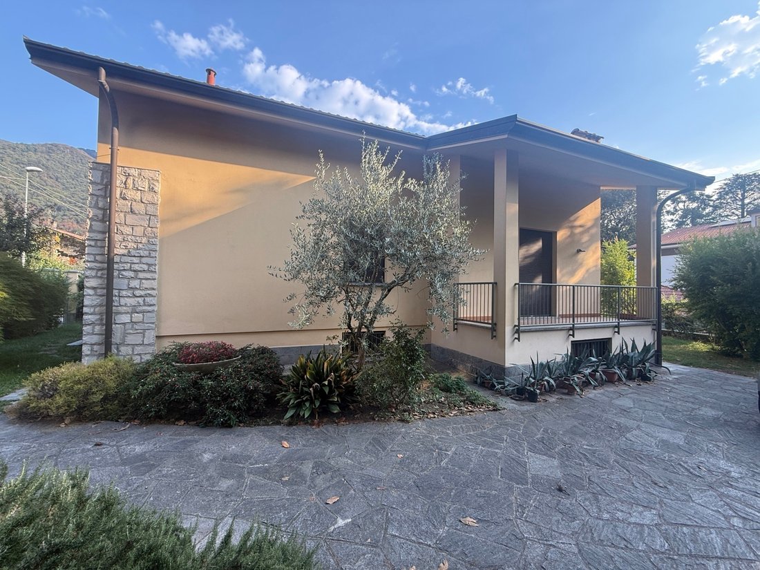 Villa in Canzo, Lombardei, Italien 2 - 18846125