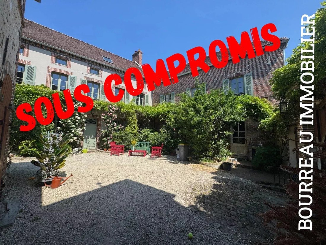 Estate in Cezy, Bourgogne – Franche-Comté, France 1 - 15666326