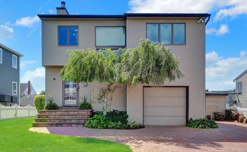 House in Massapequa, New York, United States 1