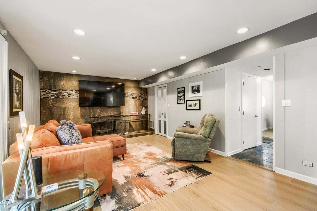 House in Hoffman Estates, Illinois, United States 3 - 18846316