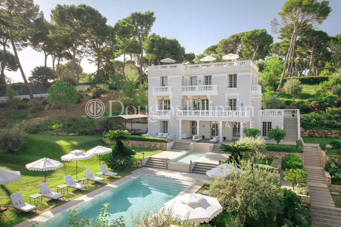 Villa in Antibes, Provence-Alpes-Côte d'Azur, France 1 - 16898446