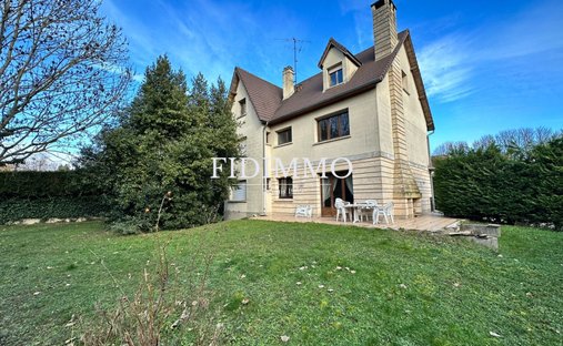 House in Ormesson-sur-Marne, Ile-de-France, France 1