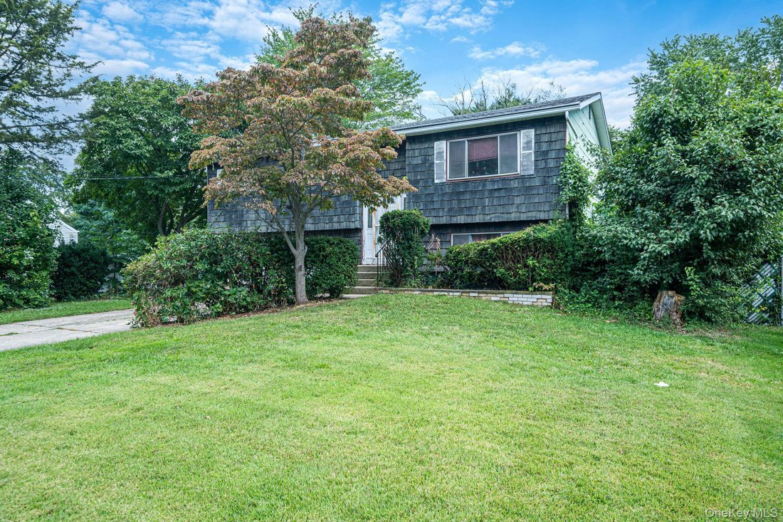 House in Brentwood, New York, United States 3 - 18850079