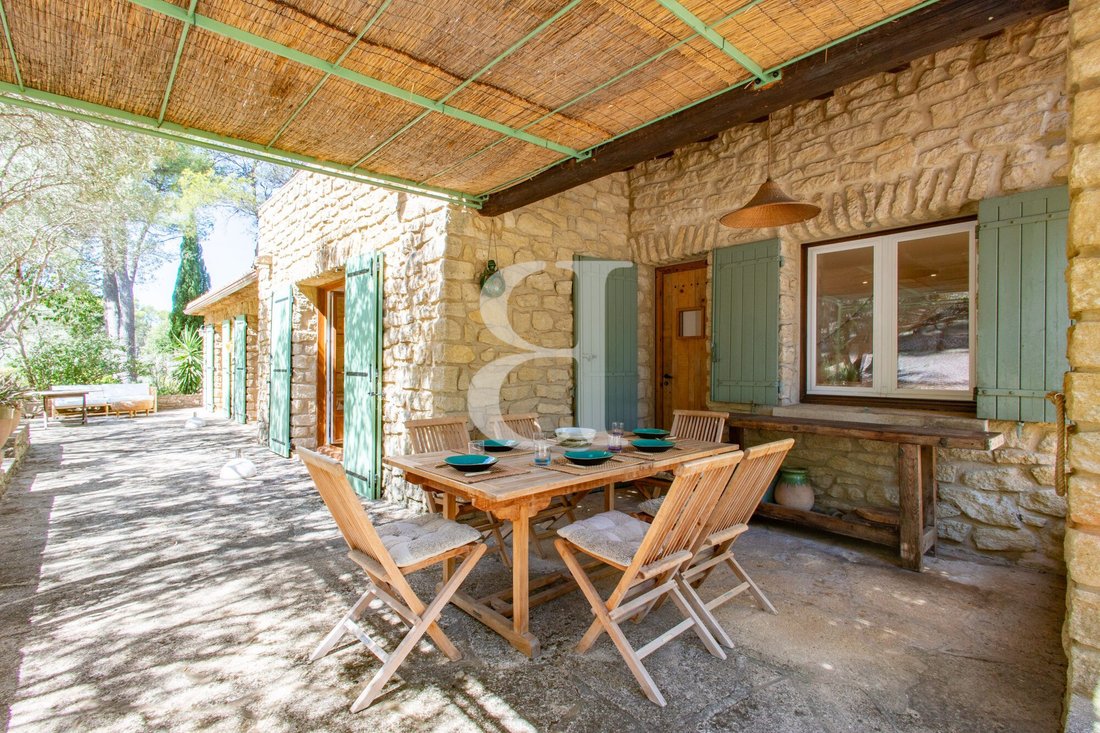 Casa di campagna a Saint-Étienne-du-Grès, Provenza-Alpi-Costa Azzurra, Francia 5 - 18849062