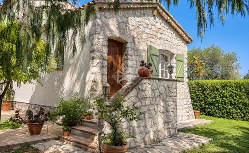 Villa in Bois Fleuri-Chevre d'Or-Saint Philippe, Biot, France 1