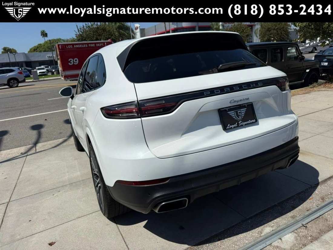 Suv in Van Nuys, CA, United States 5 - 18856050