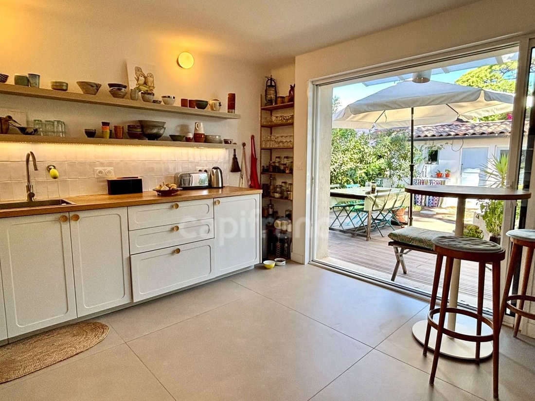House in Hyeres, Provence-Alpes-Côte d'Azur, France 5 - 18843232