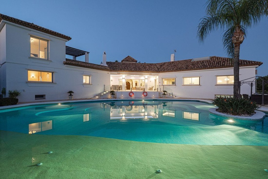 Villa a Estepona, Andalusia, Spagna 1 - 18862091