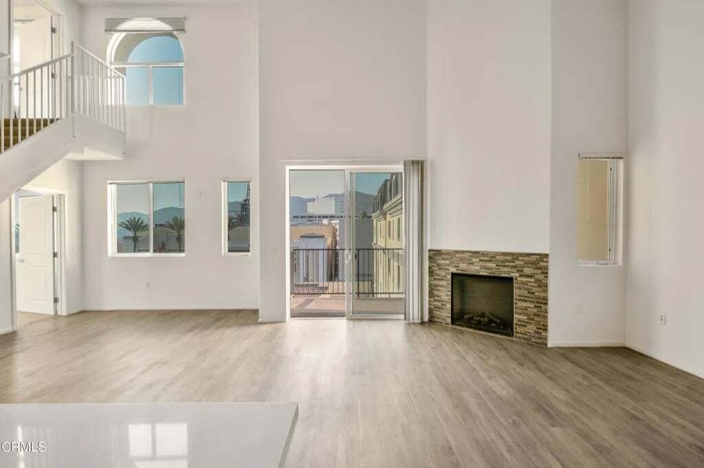 Condo in Glendale, California, United States 3 - 18855635