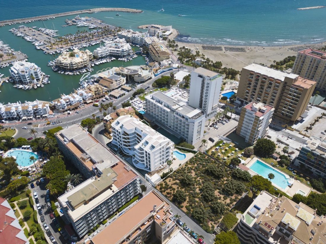 Apartment in Benalmadena, Andalusia, Spain 2 - 18859748