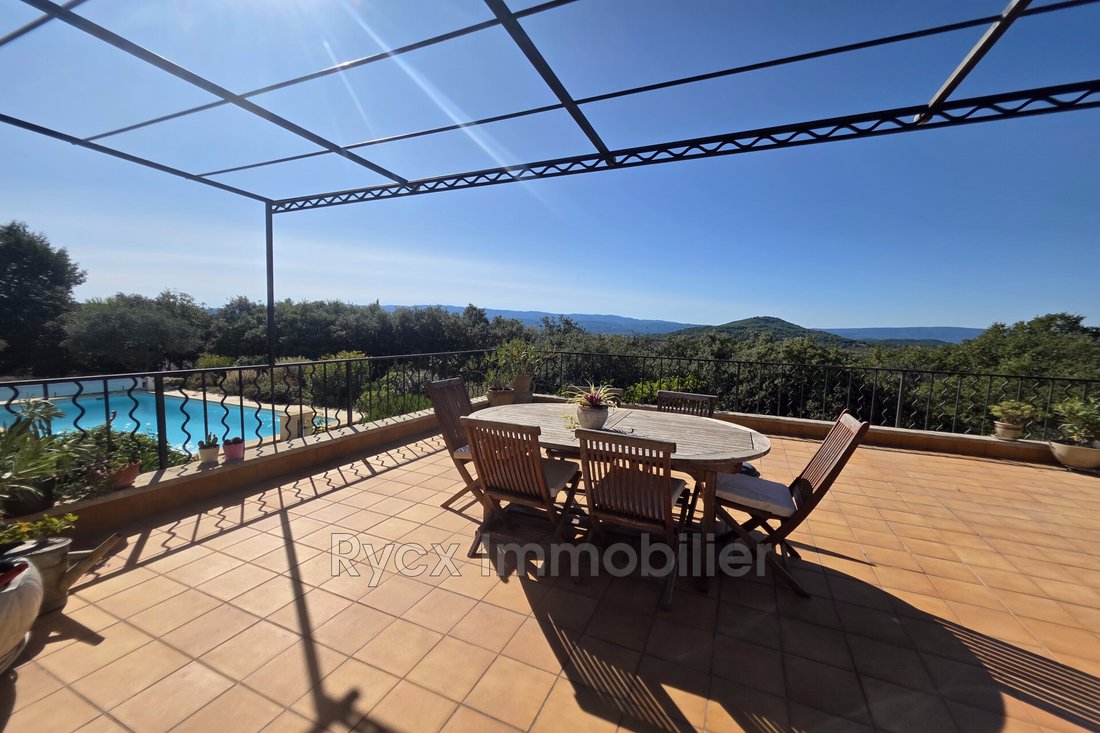 Villa a Saint-Saturnin-lès-Apt, Provenza-Alpi-Costa Azzurra, Francia 1 - 18854729