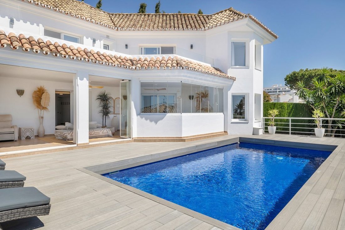 Villa a Estepona, Andalusia, Spagna 1 - 18857453