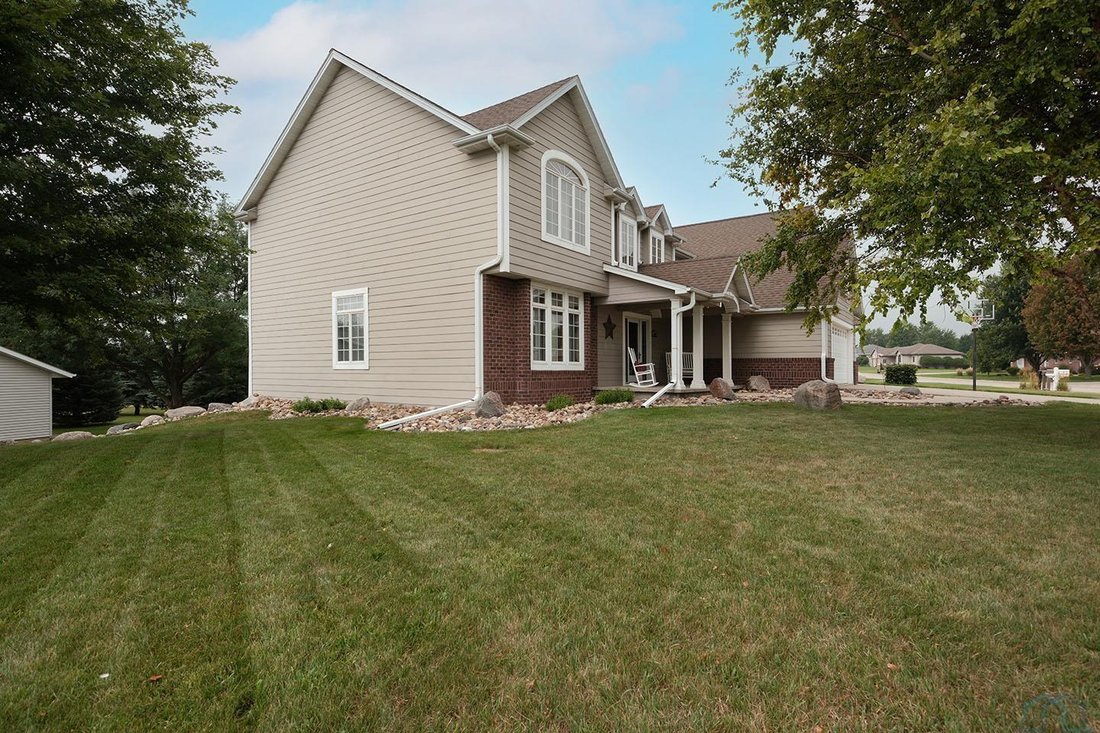 House in Sioux Center, Iowa, United States 5 - 18844877