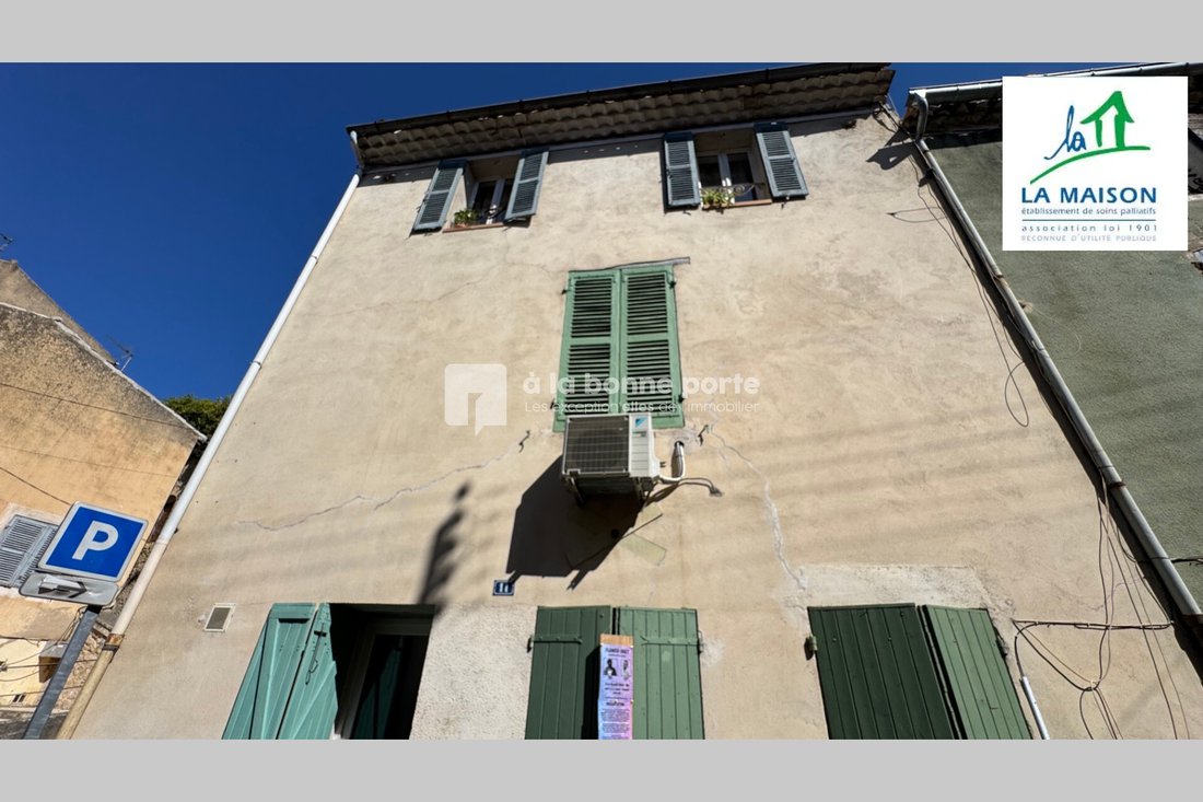Centre, Lambesc, France 1 - 18850100