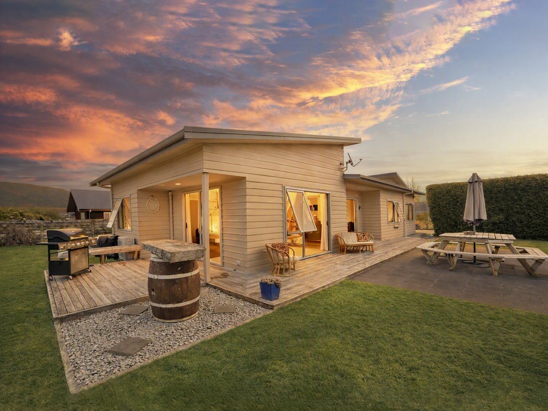 Kinloch, Waikato, New Zealand 1 - 18608165