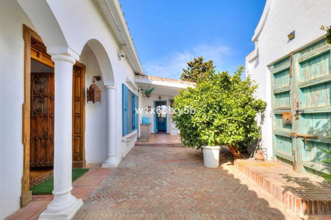 Villa in San Pedro de Alcantara, Andalusia, Spain 1 - 18861948