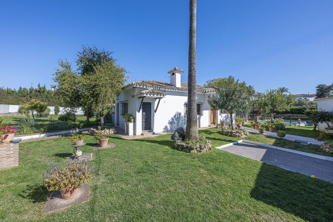 Villa in Guadalmina Alta, San Pedro de Alcantara, Spain 2 - 18857639