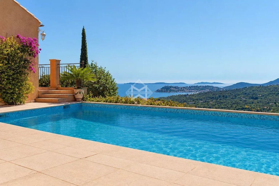 Villa in La Croix-Valmer, Provence-Alpes-Côte d'Azur, France 3 - 17986474