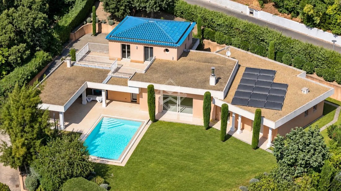 Villa in Nord, Cavalaire-sur-Mer, France 1 - 16249440