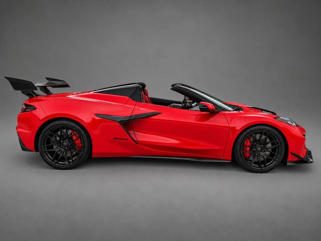 Cabriolet in Hollywood, FL, United States 2 - 18850821