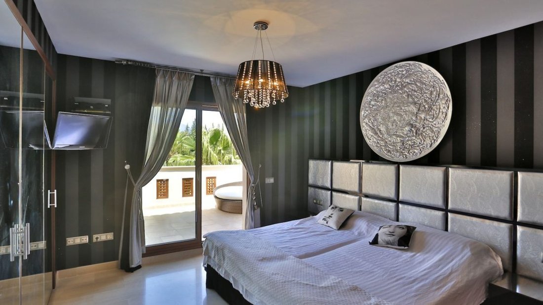 Apartment in Puerto Banus, Marbella, Spain 4 - 18857013