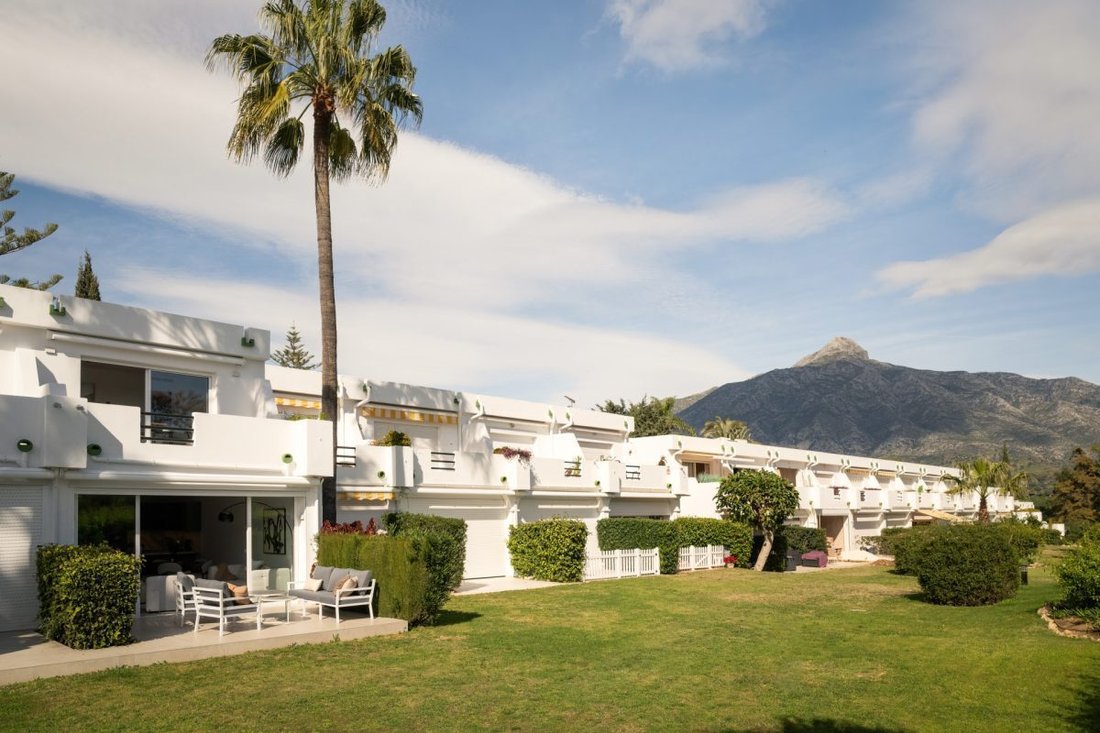 Stadthaus in Nueva Andalucía, Marbella, Spanien 3 - 18859689