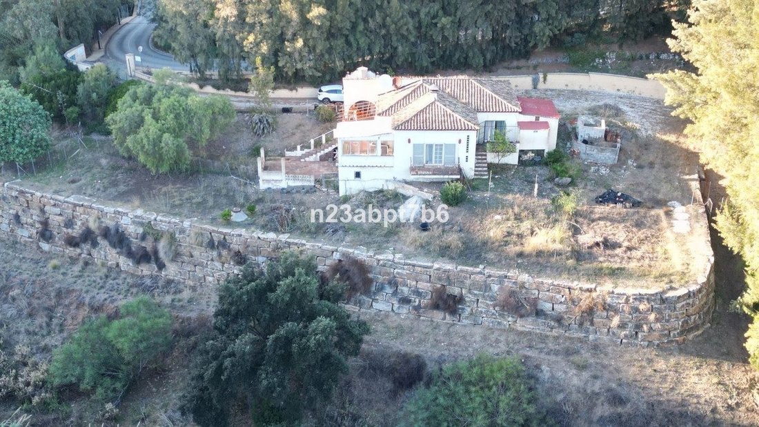Villa in Benahavis, Andalusia, Spain 1 - 18857129