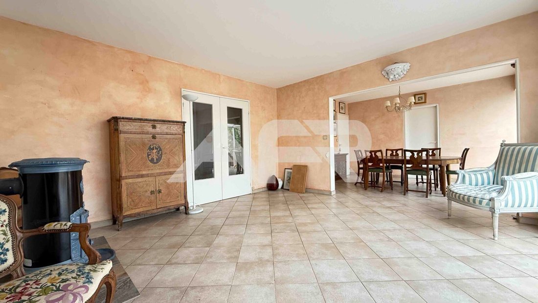 House in Chatou, Ile-de-France, France 3 - 18847602