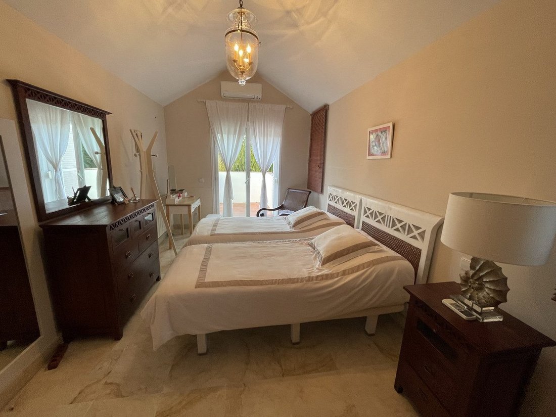 Villa à Elviria-Cabopino, Marbella, Espagne 1 - 18858506