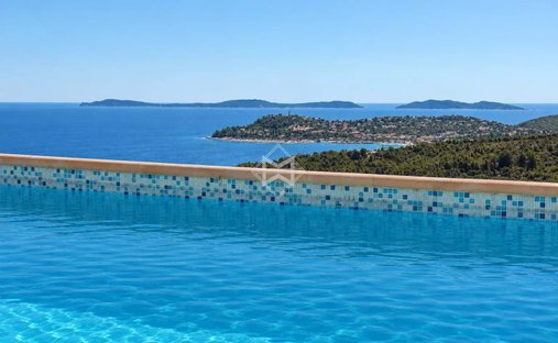Villa in La Croix-Valmer, Provence-Alpes-Côte d'Azur, France 1