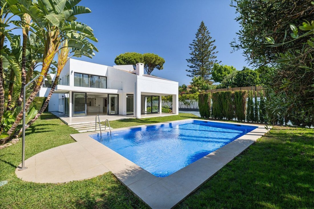 Villa in San Pedro de Alcantara, Andalusia, Spain 2 - 18857422