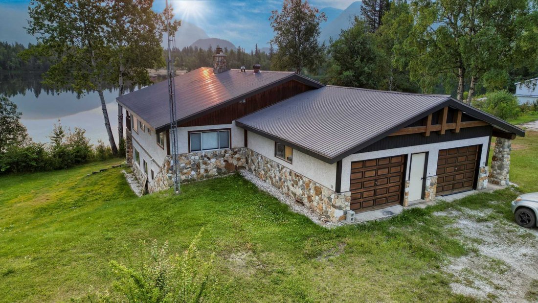 House in Blue River, British Columbia, Canada 4 - 18855128