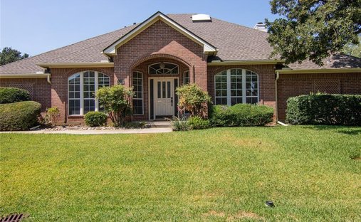 House in Lewisville, Texas, United States 1