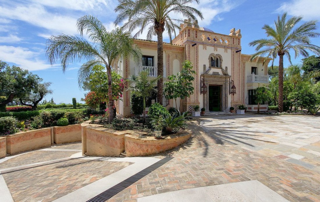 Villa in Marbella, Andalusia, Spain 2 - 18859564