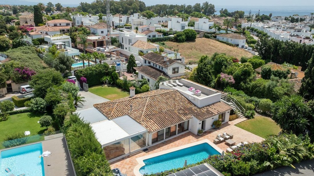Villa in San Pedro de Alcantara, Andalusia, Spain 1 - 18859602