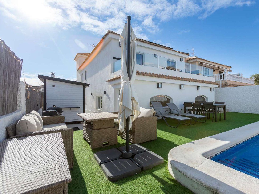 Chalet in Torrevieja, Valencian Community, Spain 1 - 18847392