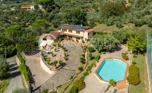 Villa a Massa e Cozzile, Toscana, Italia 1