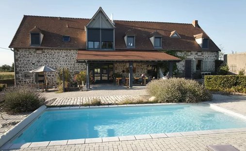 House in Beaune-d'Allier, Auvergne-Rhône-Alpes, France 1